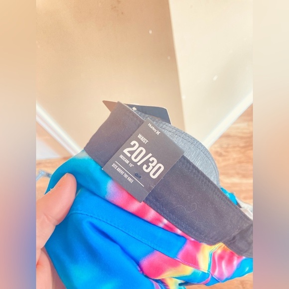 Hurley Board Shorts 20/30 tie dye size big boys 20 NWT colorful vibrant - Picture 3 of 6